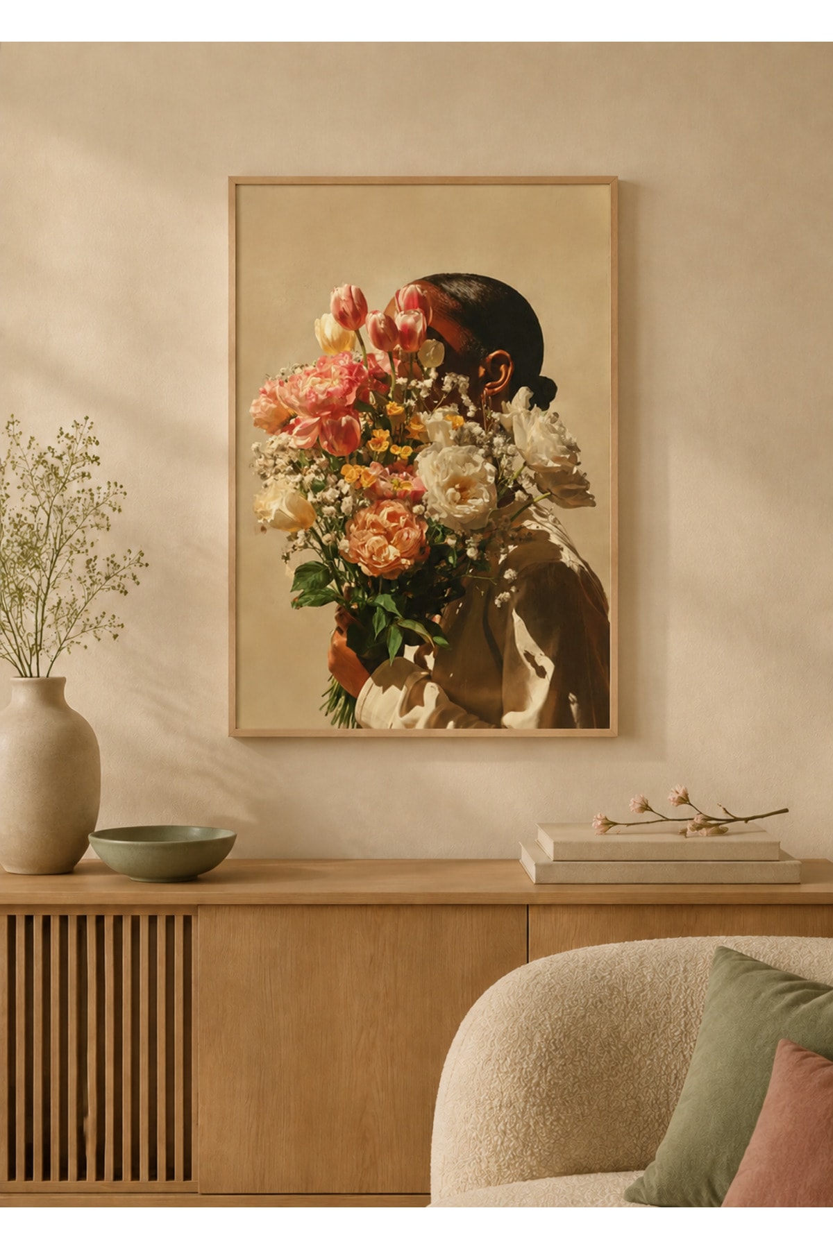 Çiçeklerin Ardındaki Kadın – Romantik Çiçek Buketi Temalı Modern Dekoratif Duvar Tablosu - R0057